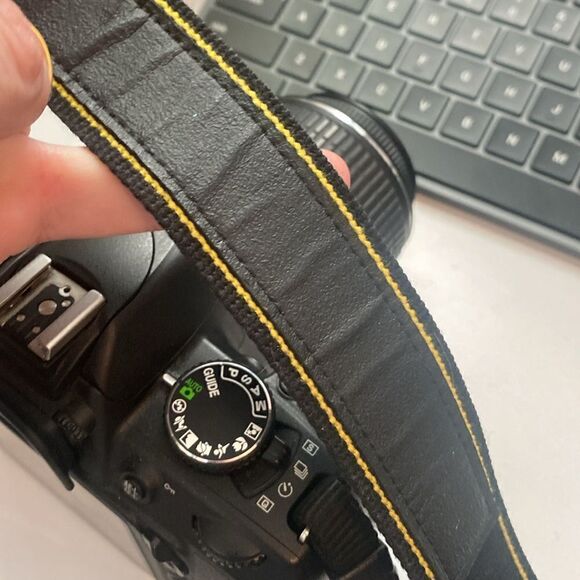 EUC Nikon D3100 14.2MP DSLR Camera with AF-S DX 18-55mm f/3.5-5.6 VR Zoo… - Picture 8 of 11